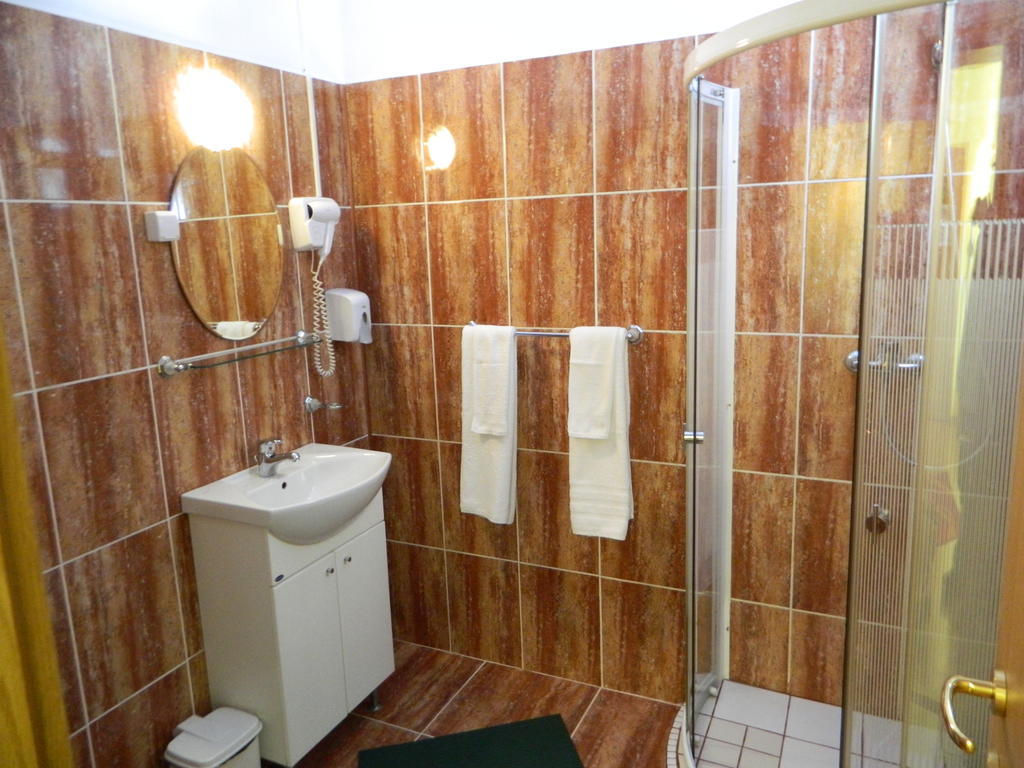 Pensiunea Riunione Braşov Habitación foto
